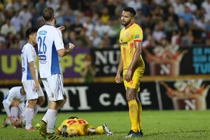 Nam Định lâm nguy sau trận thua HA.GL. Ảnh: MINH HOÀNG