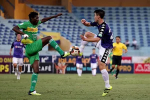 Cần Thơ thua Hà Nội 0-3 trong cuộc "so giày" ở vòng 25. Ảnh: MINH HOÀNG