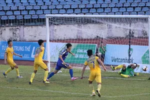 Tình huống ghi bàn nâng tỷ số 2-0 của Sỹ Giáp. Ảnh: KIM BẢO