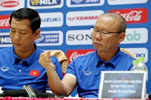 Ông Park không quá lo ngại sau trận tập huấn đầu tiên. Ảnh: MINH HOÀNG