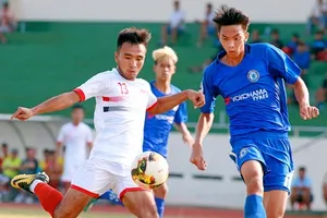 Đội Bến Tre (áo xanh) trong trận tập huấn với Vĩnh Long mới đây. Ảnh: DƯƠNG THU