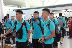 Các tuyển thủ tại sân bay Tân Sơn Nhất. Ảnh: Hữu Thành