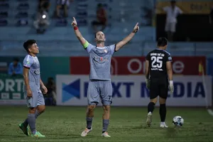 Niềm vui của Kesley sau khi sút thành công lượt quyết định. Ảnh: MINH HOÀNG