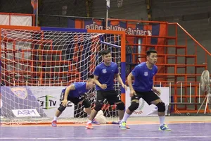 Các cầu thủ tích cực tập luyện chờ giờ "G". Ảnh: Anh Trần