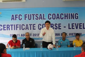 Ông Trần Anh Tú phát biểu chào mừng các học viên tại ngày khai giảng. Ảnh: Đoàn Nhật