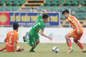 Cuộc so tài giữa Cần Thơ và Phố Hiến ở lượt đi. Ảnh: Dương Thu