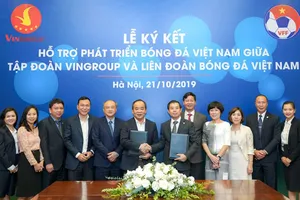 Lãnh đạo Vingroup và VFFđã có thỏa thuận quan trọng trong việc phát triển bóng đá Việt Nam. Ảnh: Đoàn Nhật