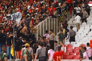 Cả hai đội Indonesia và Malaysia cùng bị phạt nguội từ FIFA