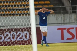 Ngoại binh người Anh Charlie của Hougang United