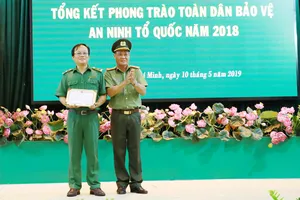 Công an TPHCM tặng giấy khen cho 1 tập thể đã có thành tích xuất sắc trong phong           trào toàn dân bảo vệ an ninh Tổ quốc giai đoạn tháng 3-2018 – 3-2019