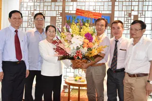 Phó Bí thư Thành ủy Võ Thị Dung thăm và chúc mừng các cơ quan báo chí