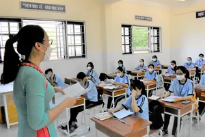 2 trường đầu tiên của TPHCM mở cửa trở lại: Học sinh nô nức tựu trường