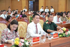 Thiếu tướng Vũ Văn Điền, Ủy viên Ban Thường vụ Thành ủy, Tư lệnh Bộ Tư lệnh TPHCM, Nguyễn Việt Long, Phó Trưởng Ban Tuyên giáo và Dân vận Thành ủy TPHCM (hàng đầu) tham dự hội nghị. ẢNH QUANG HUY