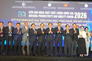 Phó thủ tướng Hồ Quốc Dũng và các đại biểu bộ ban ngành, quốc tế tại diễn đàn. QUANG HUY