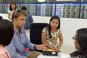 Foreign investors net buy VND560 billion in first half of June