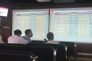 VN-Index declines nearly 1 percent