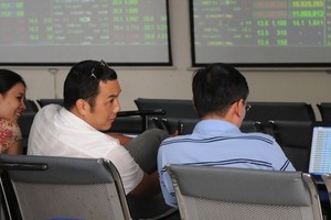 Investors at a securities company. (Photo: SGGP)