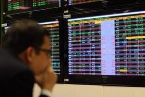 Stocks fall, gold continues to escalate