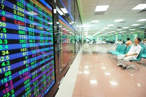 VN-Index loses nearly 27 points