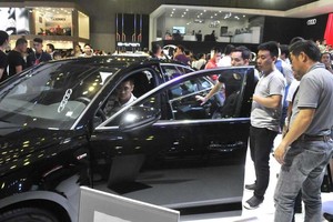 Car imports drop by more than 40 percent