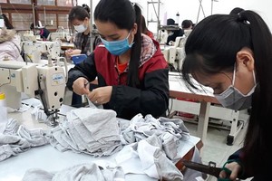 Prices of face masks decline steeply because of plentiful supply