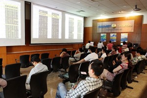 VN-Index surges nearly 12 points