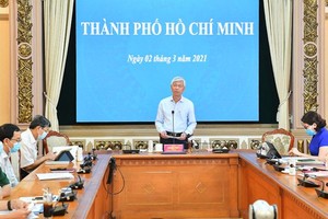 Vice Chairman of the People's Committee of Ho Chi Minh City Vo Van Hoan speaks at the Government's meeting. (Photo: SGGP)