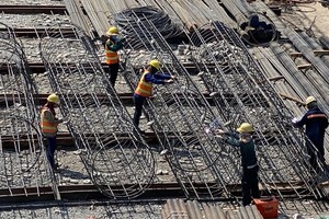 The paradox of construction material market