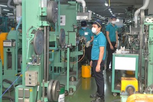 Enterprises flexibly maintain production to retain partners