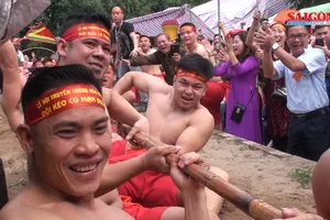 “Kéo co ngồi” lôi cuốn khán giả Hà Nội