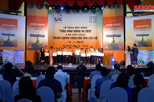 Học bổng “Thắp sáng tương lai”: Thắp ngọn lửa nghị lực ở sinh viên nghèo