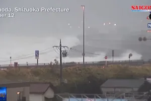 Hàng chục chuyến bay bị hoãn, huỷ do siêu bão Hagibis tại Nhật Bản