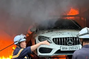 Podcast bản tin trưa 6-6: Tắm biển Quan Lạn, 4 du khách gặp nạn; Cháy trung tâm chăm sóc xe hơi