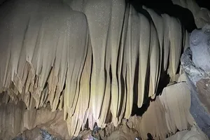 Podcast bản tin tối 6-9: Người dân Quảng Bình phát hiện một hang động đẹp giữa rừng già Trường Sơn