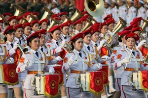 Podcast bản tin trưa 16-4: Đại tướng Nguyễn Tân Cương thị sát hợp luyện các khối diễu binh, diễu hành