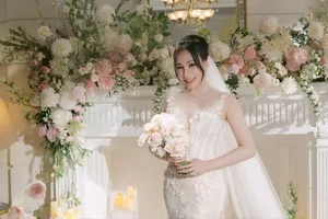 Ca sĩ Hồ Quỳnh Hương sáng tác trở lại sau 10 năm, với “Đôi tim thuần khiết”