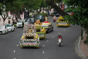 Podcast bản tin trưa 31-5: Hàng ngàn người đổ về Đà Nẵng chiêm bái xá lợi Đức Phật; Đề nghị dừng hoạt động dịch vụ xe địa hình tại thắng cảnh Bàu Trắng