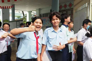 Podcast bản tin tối 6-6: Kết thúc ngày thi đầu tiên: Văn gần gũi, Anh văn “dễ thở”; "Người tố C.P." tung thêm hình ảnh đáng sợ về heo bệnh?