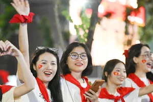 Podcast: Cờ bay nơi nơi, muôn ánh sao vàng