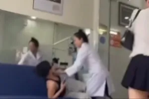 Podcast bản tin tối 8-9: Tạm ngưng hoạt động phòng khám nha khoa hành hung khách; Vàng miếng “hạ nhiệt” sau cảnh báo rắn từ cơ quan quản lý