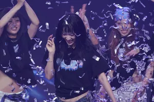 Mỹ Mỹ tổ chức fan concert “Burning Blue” đầu tiên trong sự nghiệp