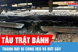 Xử lý sự cố tàu hàng trật bánh khi qua đèo Hải Vân