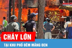  Cháy lớn khu phố đêm Măng Đen, nhiều gian hàng thiệt hại 