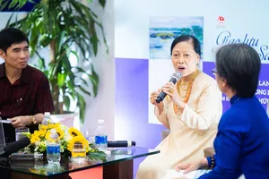 Buổi ra mắt tập tản văn Mai rồi mưa tạnh trong xuân  của tác giả Thái Kim Lan. Ảnh: PHÙNG HÀ