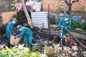 Buộc người xả rác khắc phục hậu quả