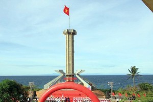 Flagpole is inaugurated on island off Quang Tri province. (Photo: Sggp)