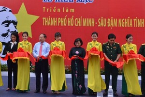 At the opening ceremony of the exhibition (Photo: Sggp)