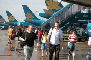 Airlines provide free meal and accommodation to passengers for six-hour delays