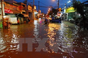 HCM City faces risks from serious flooding caused by rising tides, torrential rains and water discharge (Photo: VNA)