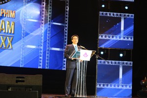 Deputy Prime Minister Vu Duc Dam speaks at the opening cermeony of the 20th Vietnam Film Festival opens in Da Nang. (Photo: Sggp)